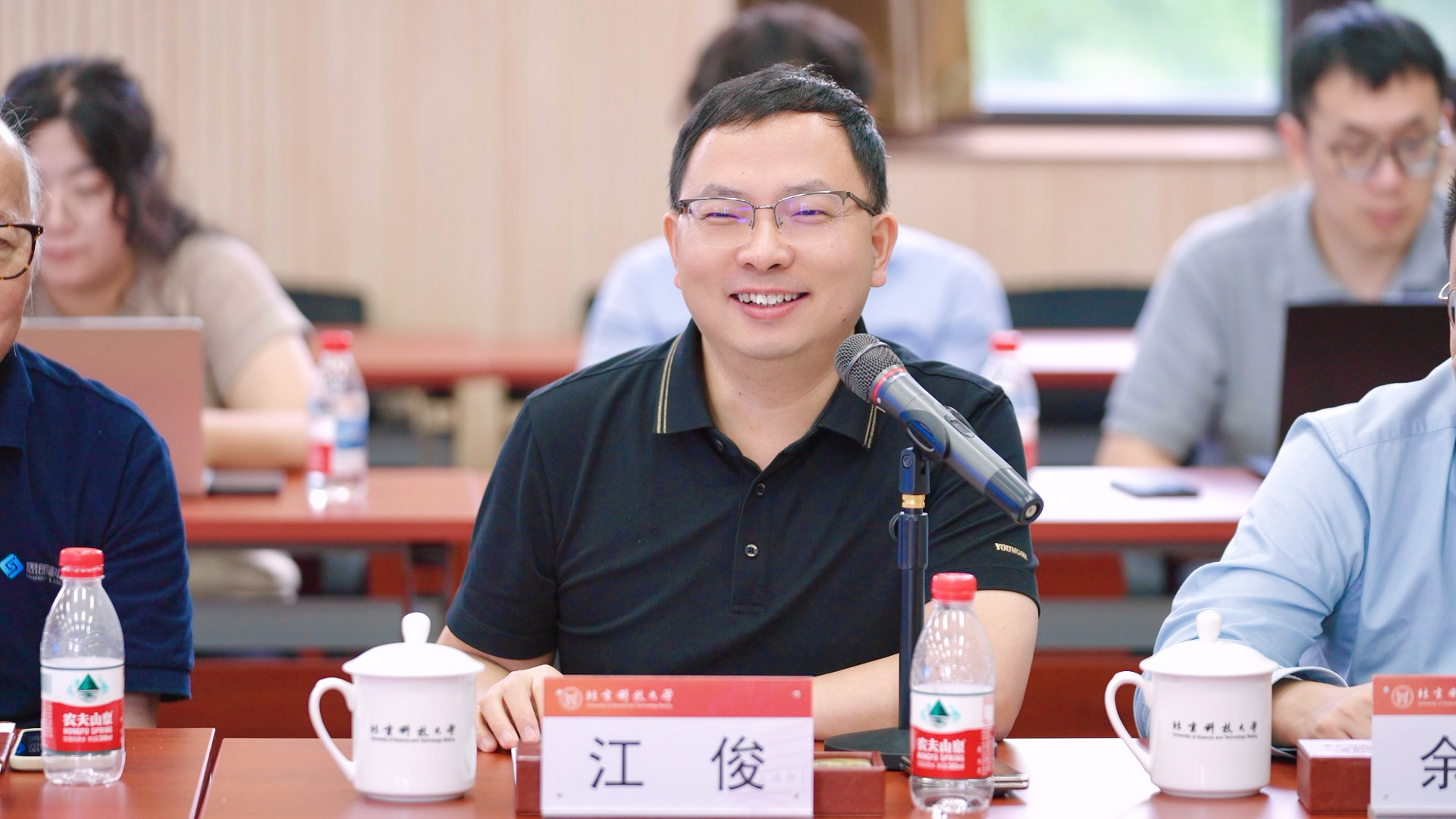 江俊.jpg